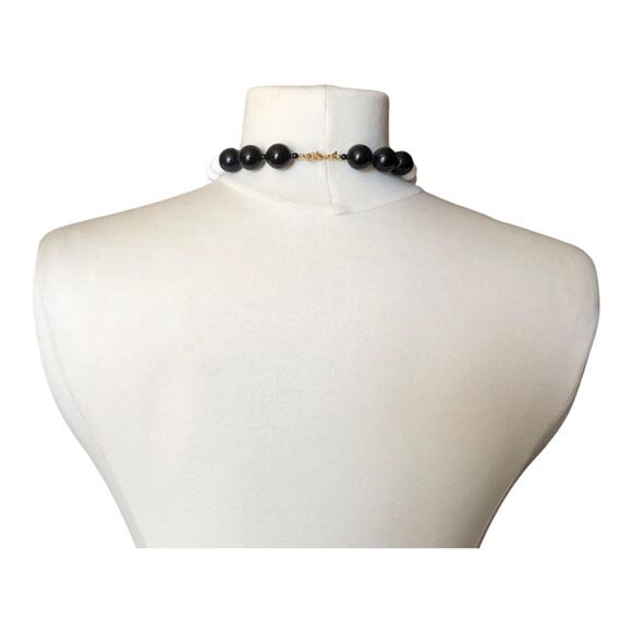 Vintage 1980’s Monet Lucite Black and White Bead Necklace Gold Toned Clasp - Picture 4 of 9